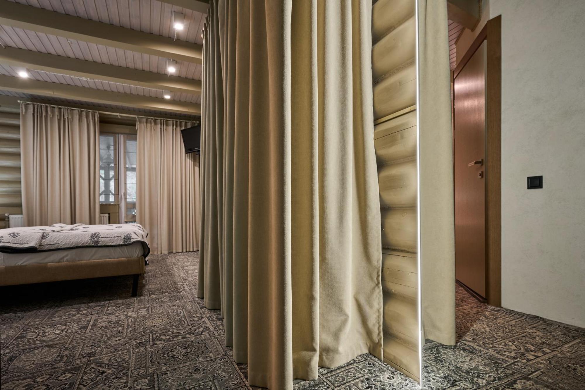 Hotel Vedmezhyi Dvir بوكوفِل المظهر الخارجي الصورة